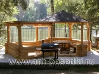 Беседка рубленная с местом под барбекю