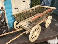 Декоративная деревянная телега средняя