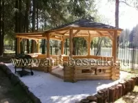 Беседка рубленная с местом под барбекю