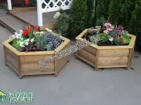 Деревянная клумба для сада