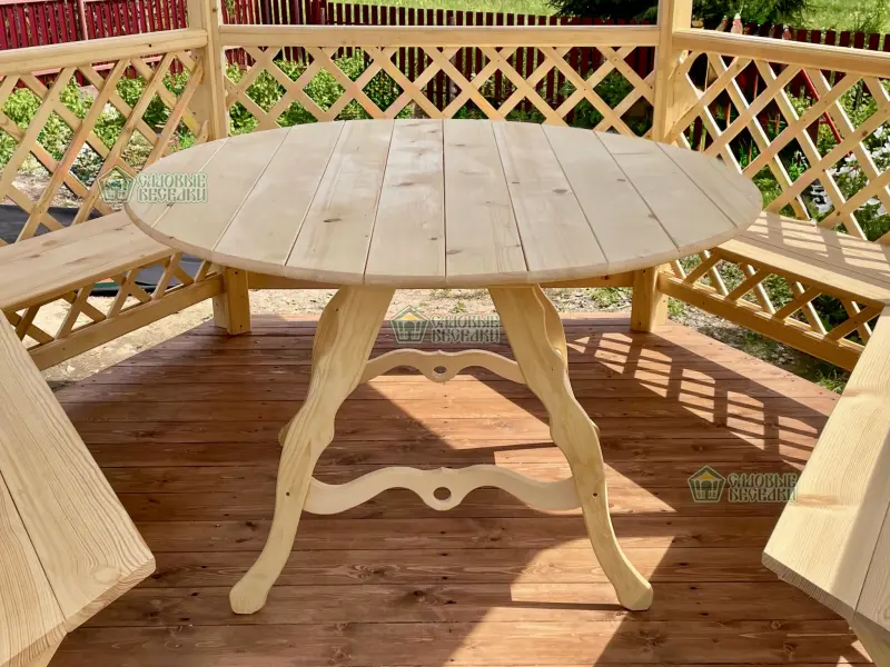 Стол круглый для шестигранной беседки 