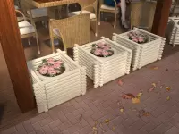 Деревянное кашпо для цветов в интерьере