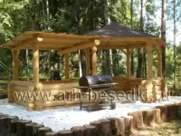 Беседка рубленная с местом под барбекю