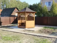 Беседка дачная с гнутой крышей