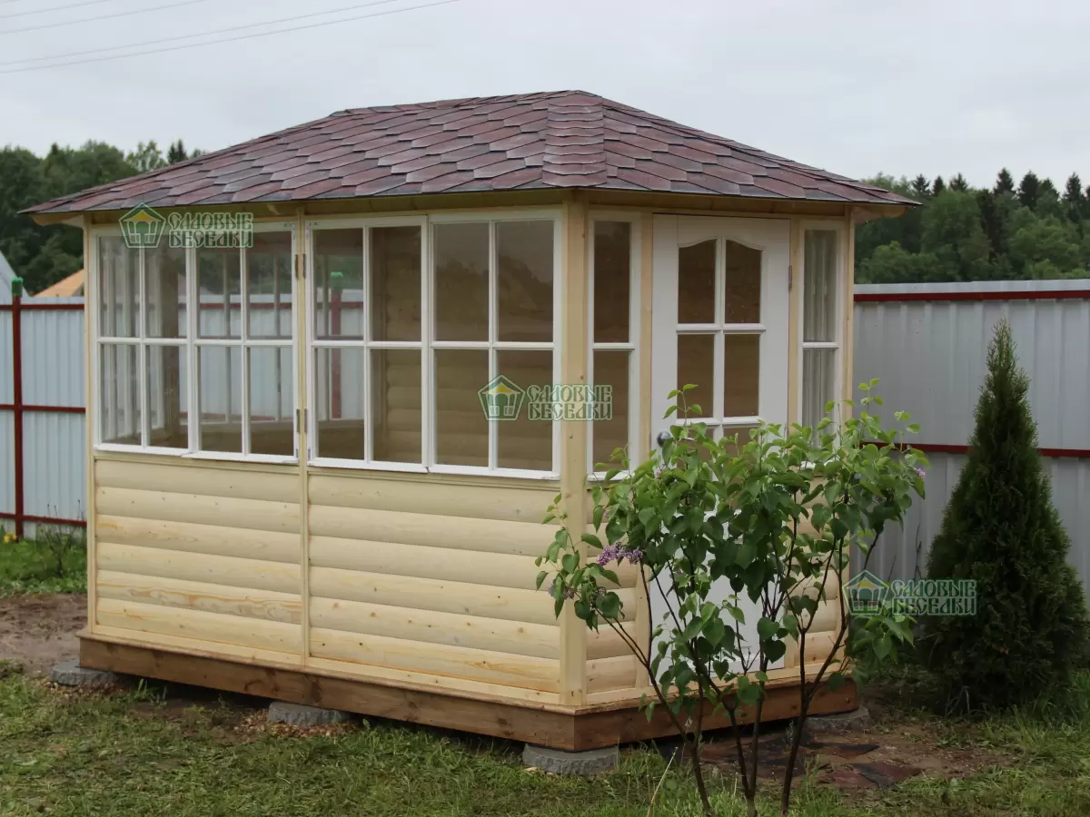 Закрытая беседка остекленная