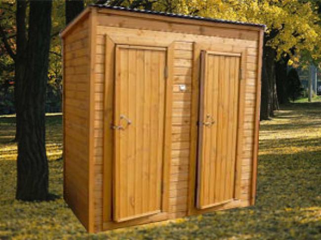 Туалет деревянный сдвоенный