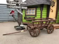 Телега декоративная для сада средняя