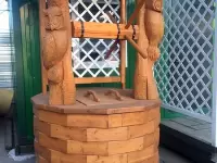 Деревянный резной колодец