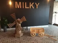 Мельница декоративная из дерева малая