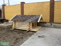Рубленая будка для собаки