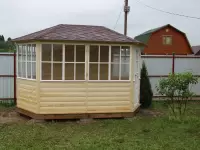 Закрытая беседка остекленная