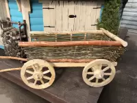Декоративная деревянная телега средняя